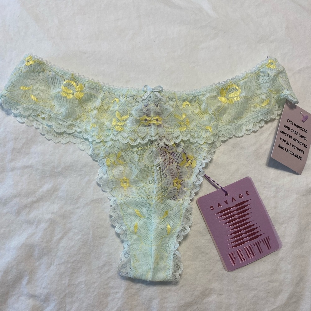BRAND NEW W/ TAGS Savage X Fenty Lace Thong XS